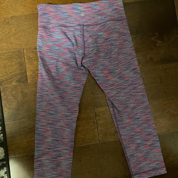 Lululemon crop size 4 - Picture 4 of 6